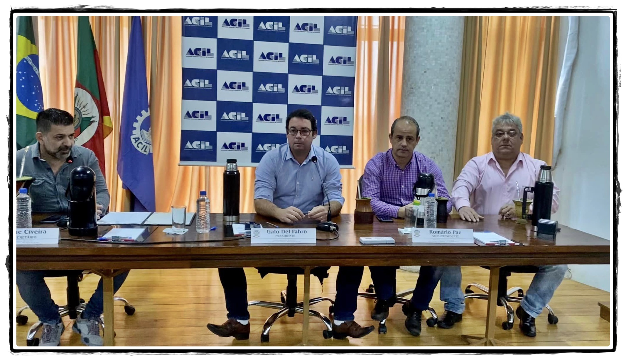 Sessão ordinária e reunião das comissões.