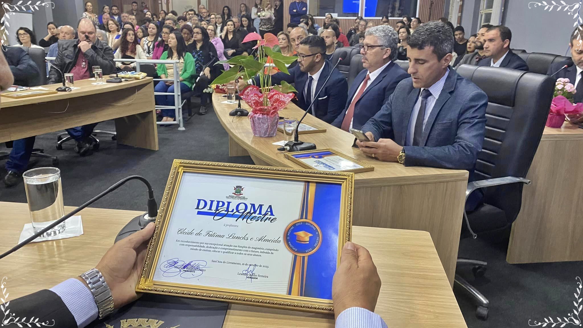 Diploma “O Mestre”.