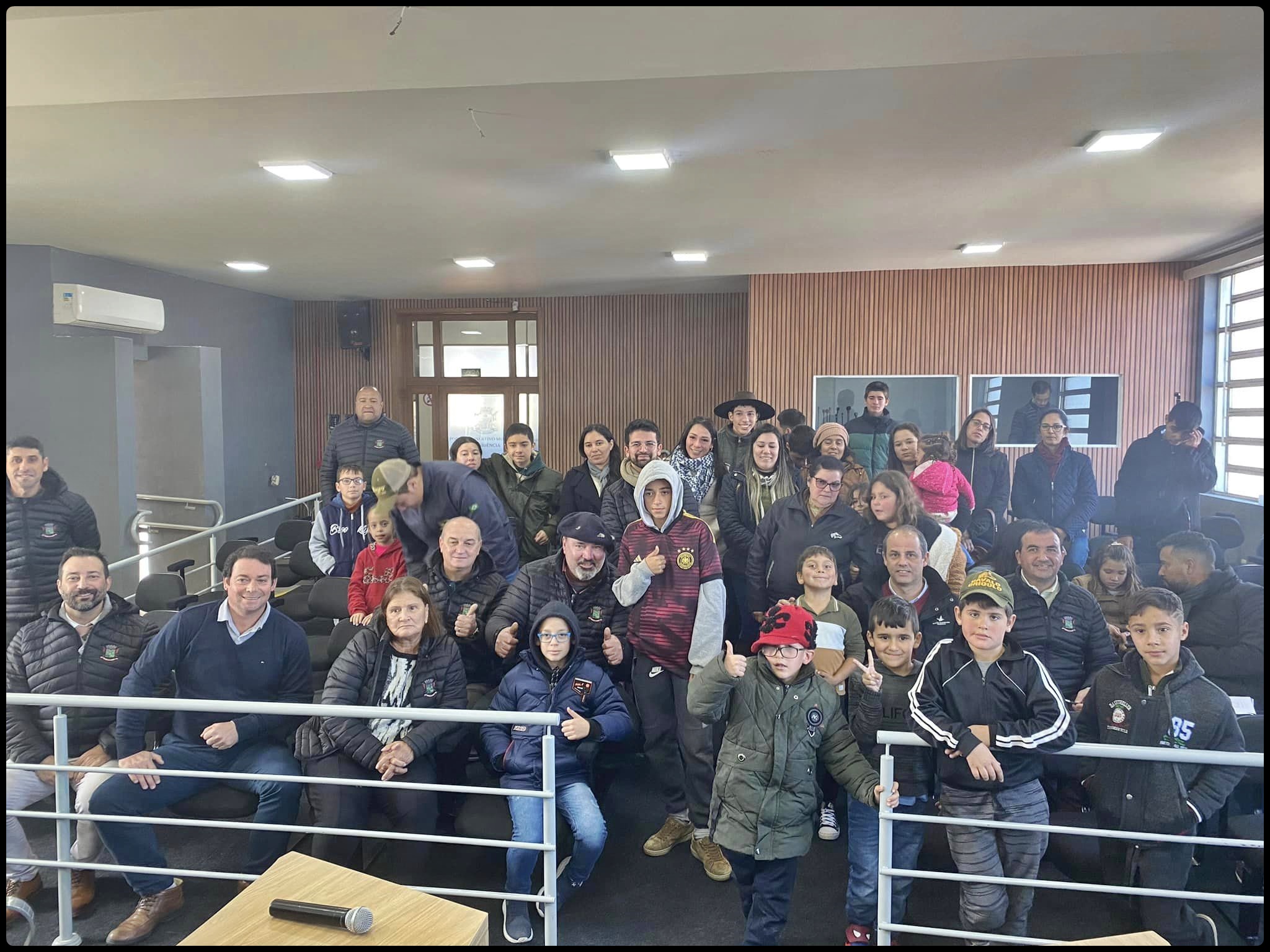 Sessão Ordinária e visita da Escola Municipal Duque de  Caxias.