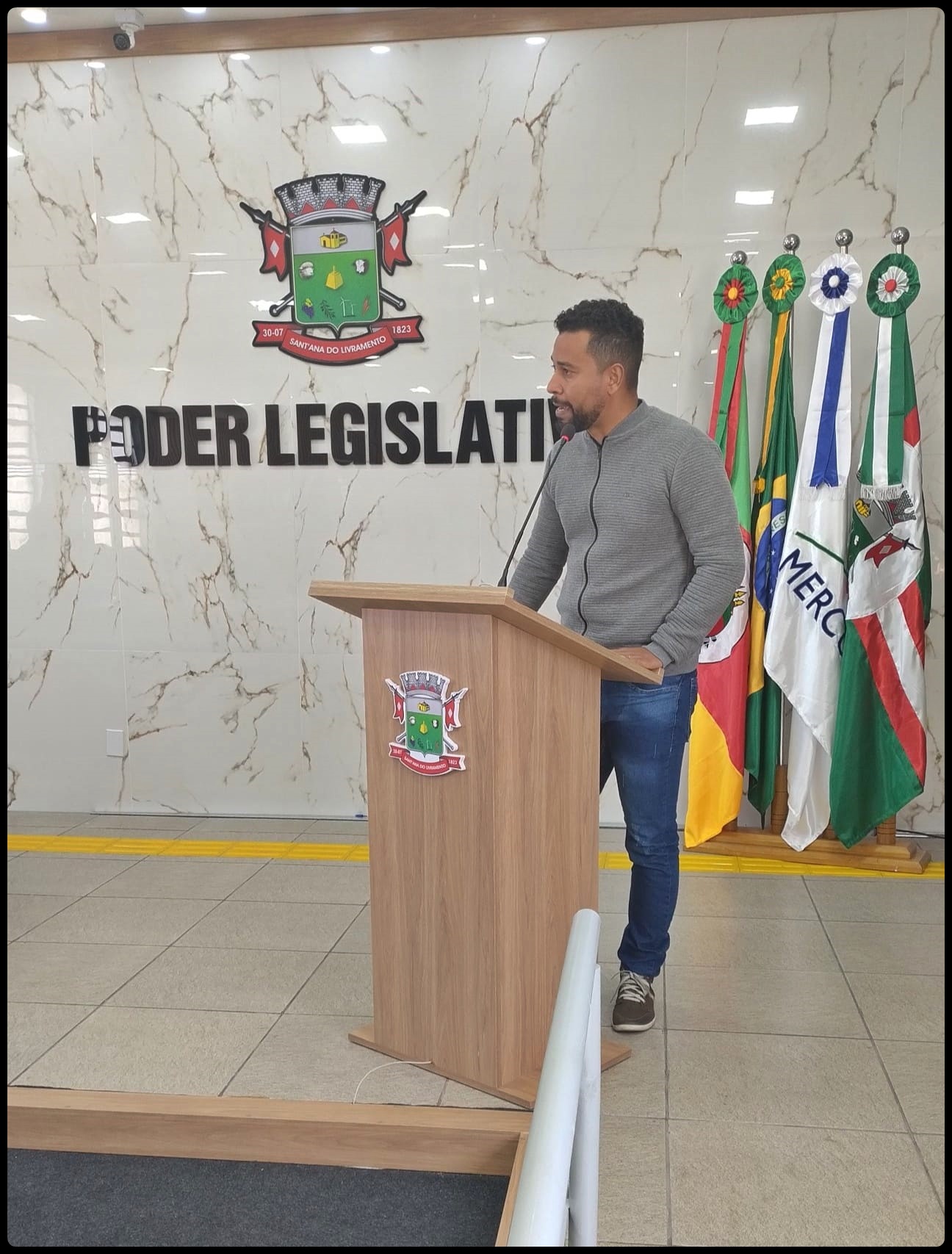 Iniciando a semana com discurso na tribuna.