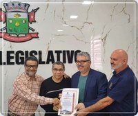 Uma história de quatro décadas.