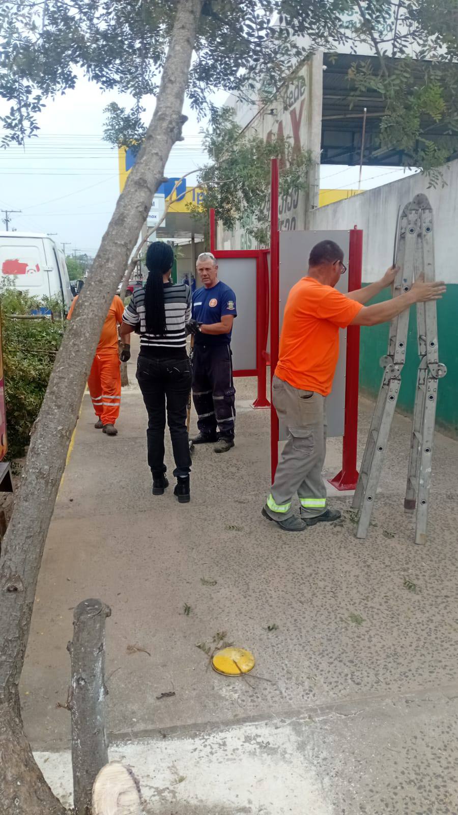 Paradas de ônibus instalada.