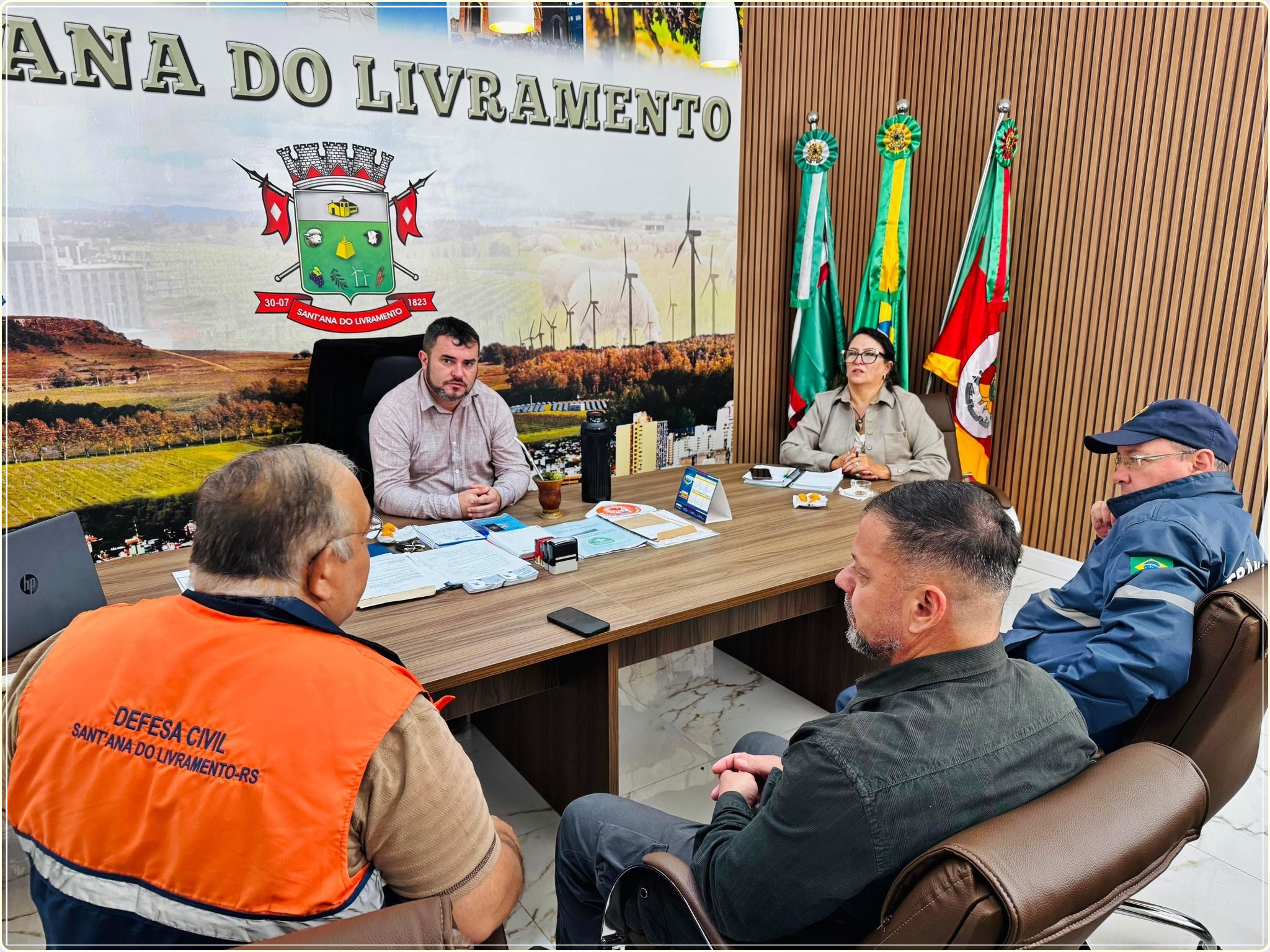 Assunto sério e urgente.
