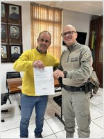 Entrega de uma viatura semiblindada.