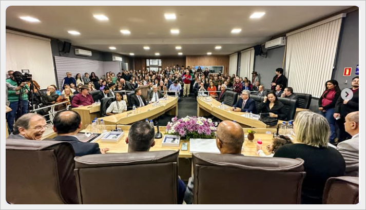 Entrega de Medalhas e Títulos.