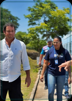 Comitiva de vereadores visita unidade de saúde.