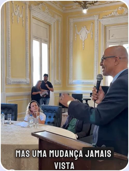 Cerimônia de renúncia.