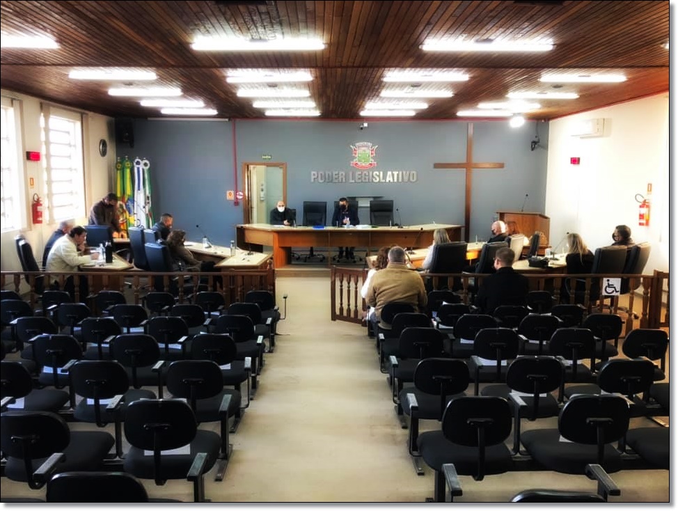 Reunião entre legislativo e executivo.