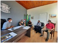 Conversa sobre planejamento.