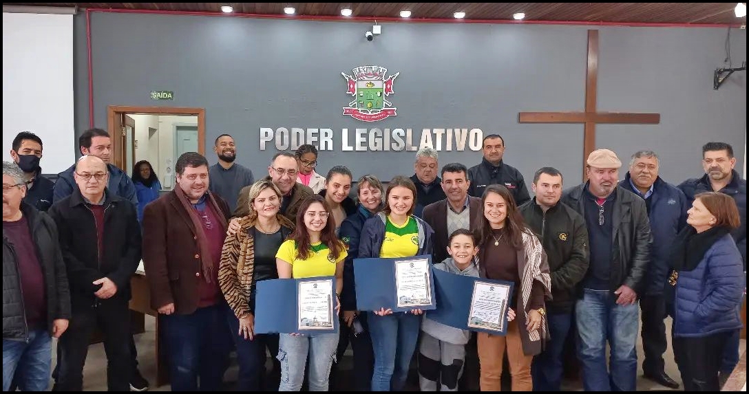 Homenagem a jovens atletas santanenses.