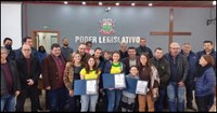 Homenagem a jovens atletas santanenses.