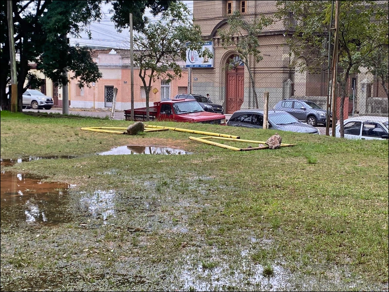 Fiscalizando na praça Oriovaldo Grecelle.