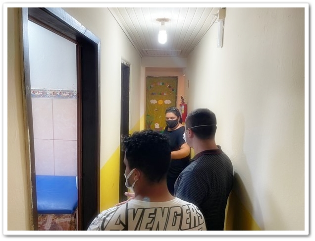 Recolhendo  pedidos da comunidade.