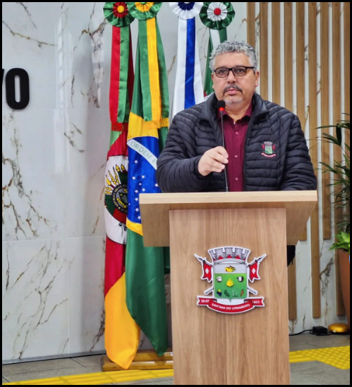 Professora aposentada recebe homenagem.